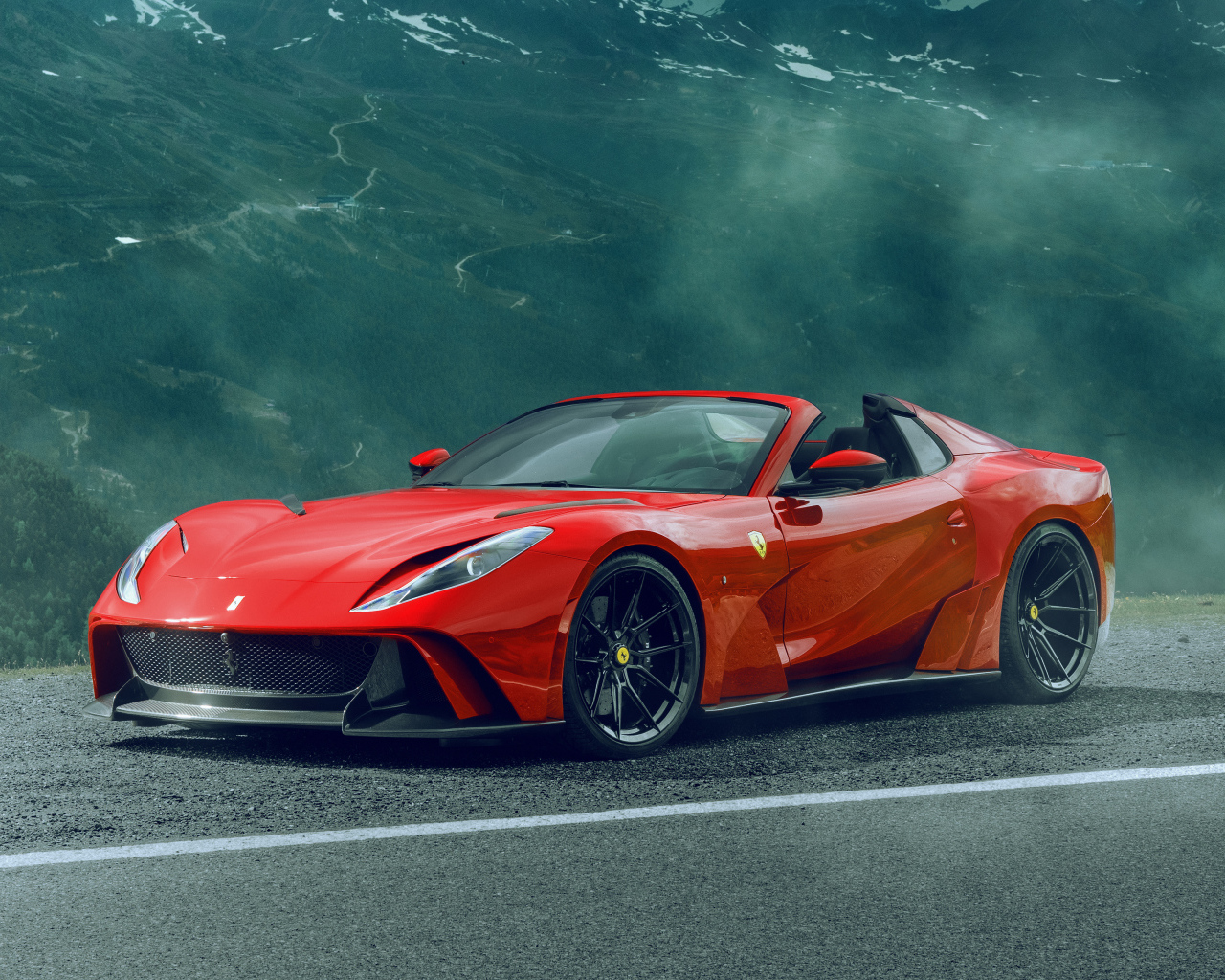Красный Novitec Ferrari 812 GTS N-Largo 2021 года на дороге