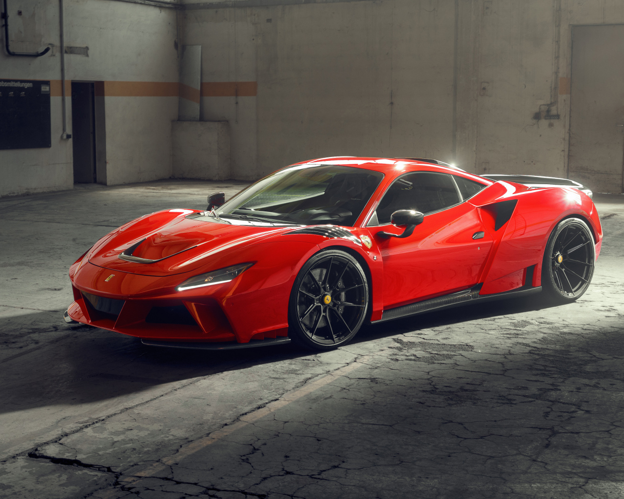 Красный дорогой автомобиль Novitec Ferrari F8 Tributo N-Largo 2021 года