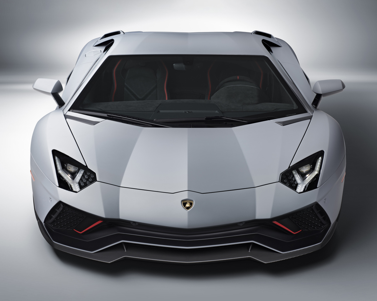 Спорткар Lamborghini Aventador LP 780-4 Ultimate 2021 года вид спереди