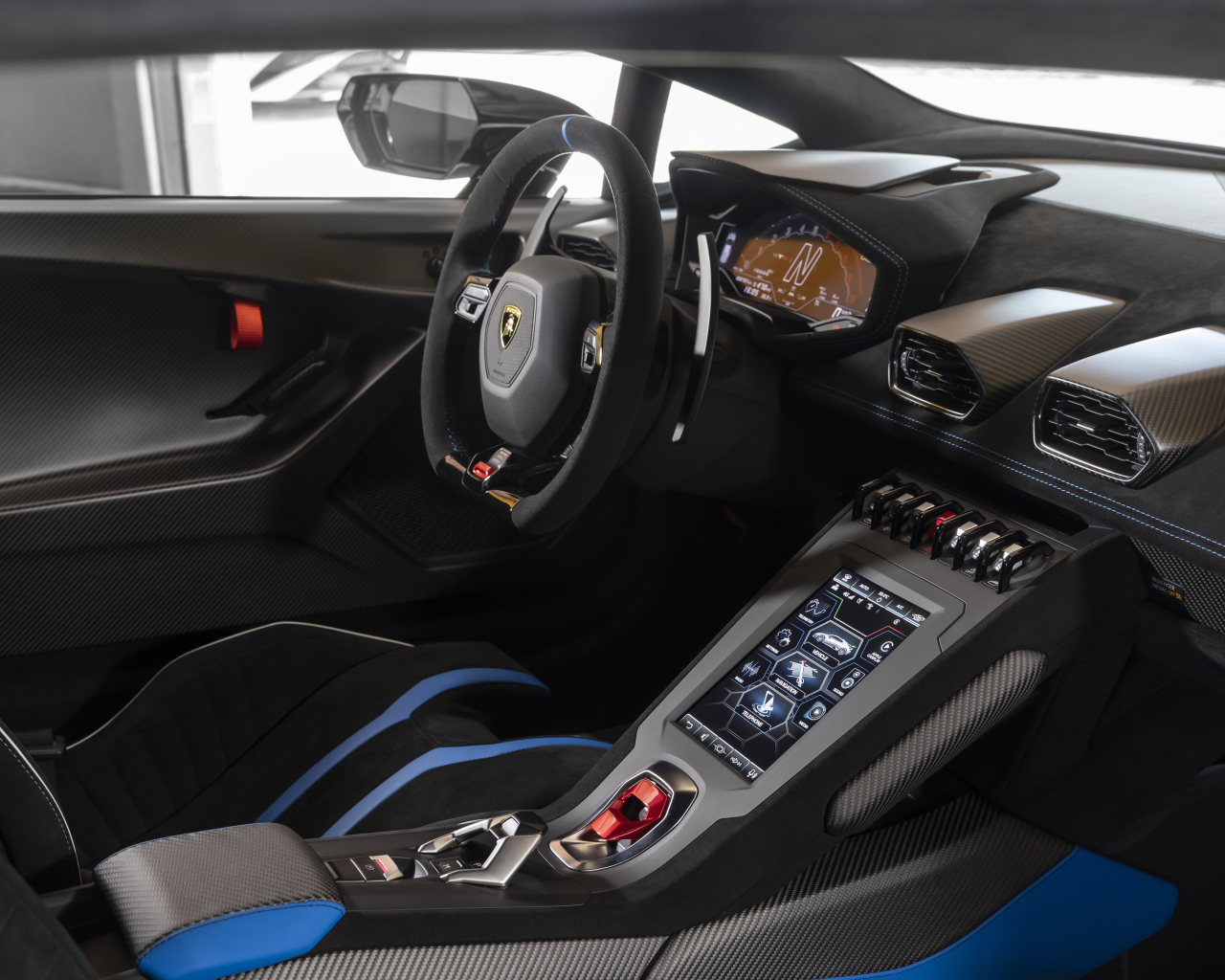 Салон  автомобиля lamborghini huracan, 2021 года 