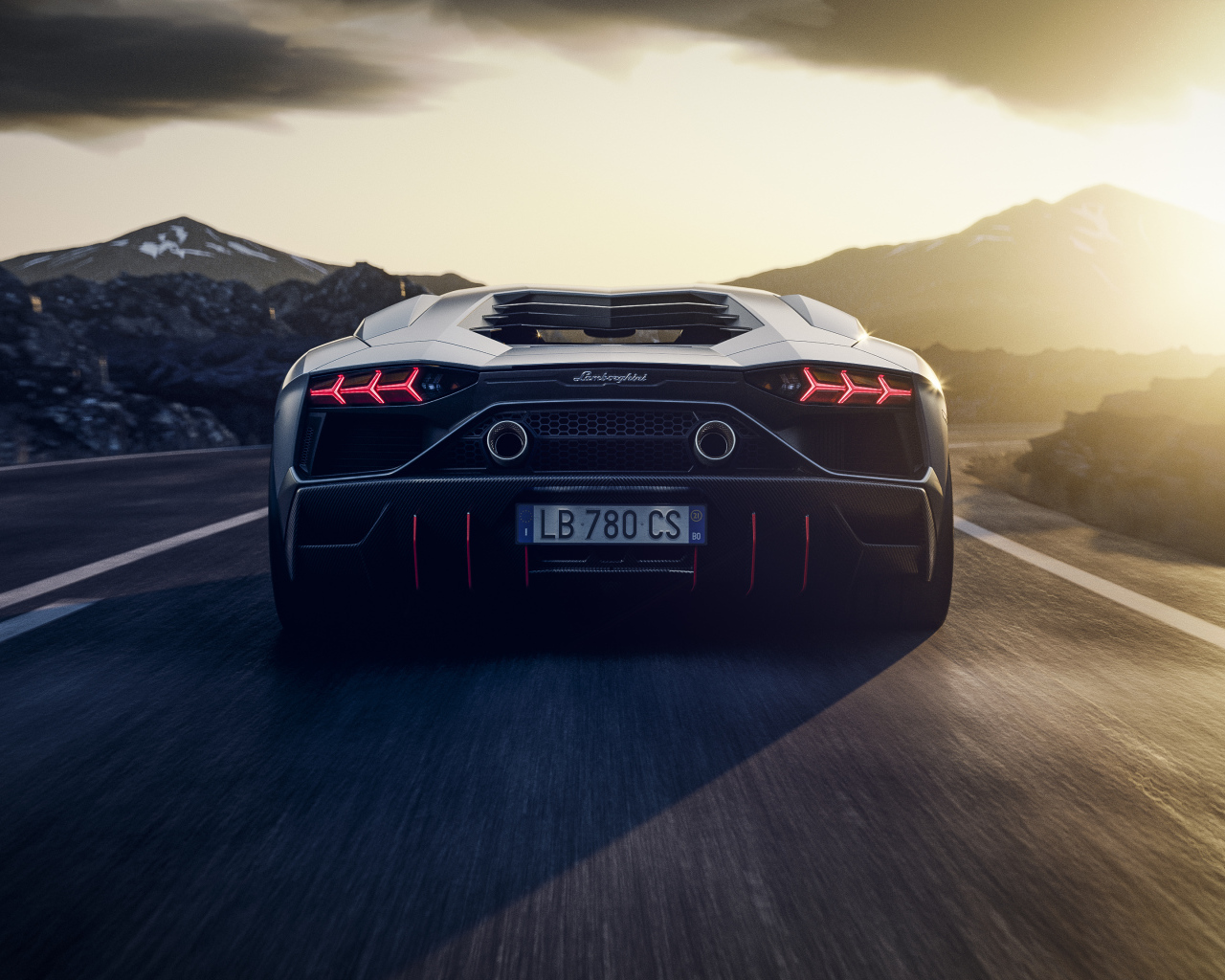 Вид сзади на автомобиль Lamborghini Aventador LP 780-4 Ultimate Roadster 2021 года