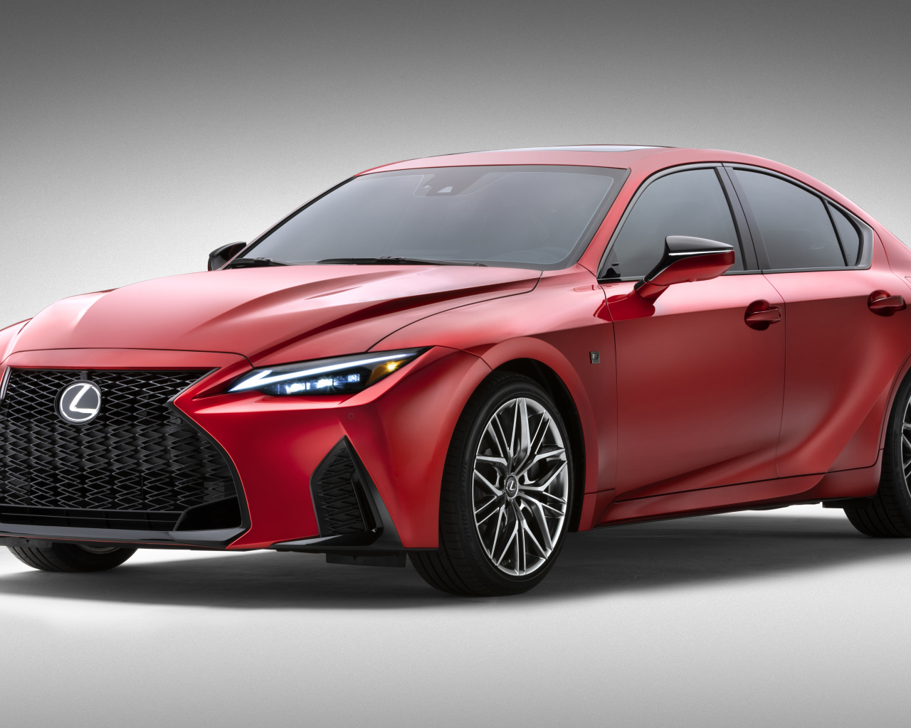 Красный Lexus IS 500 F SPORT Performance, 2022 года на сером фоне