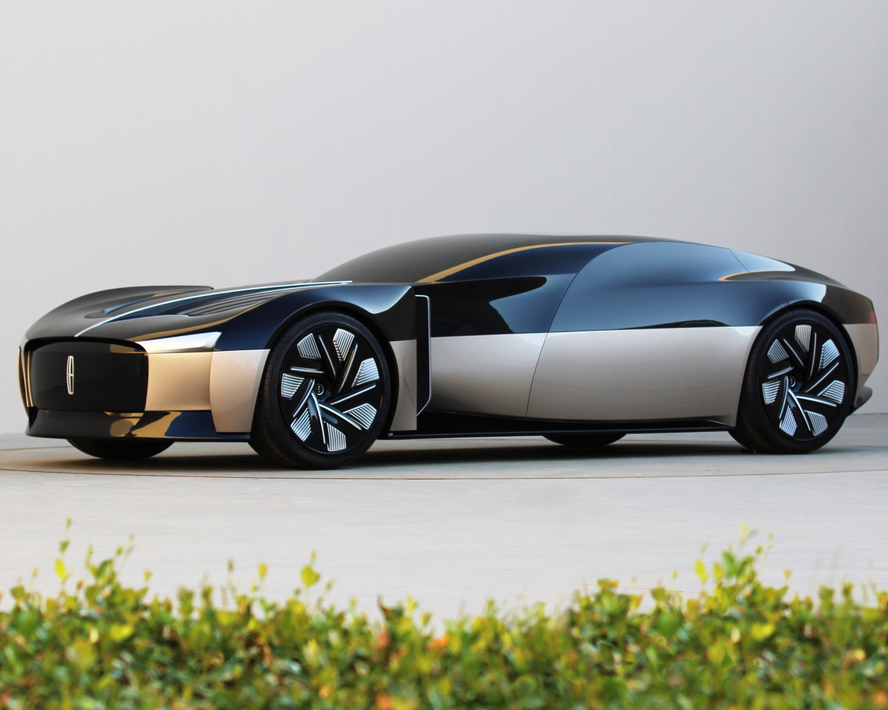 Дорогой автомобиль Lincoln Anniversary Concept 2021 года