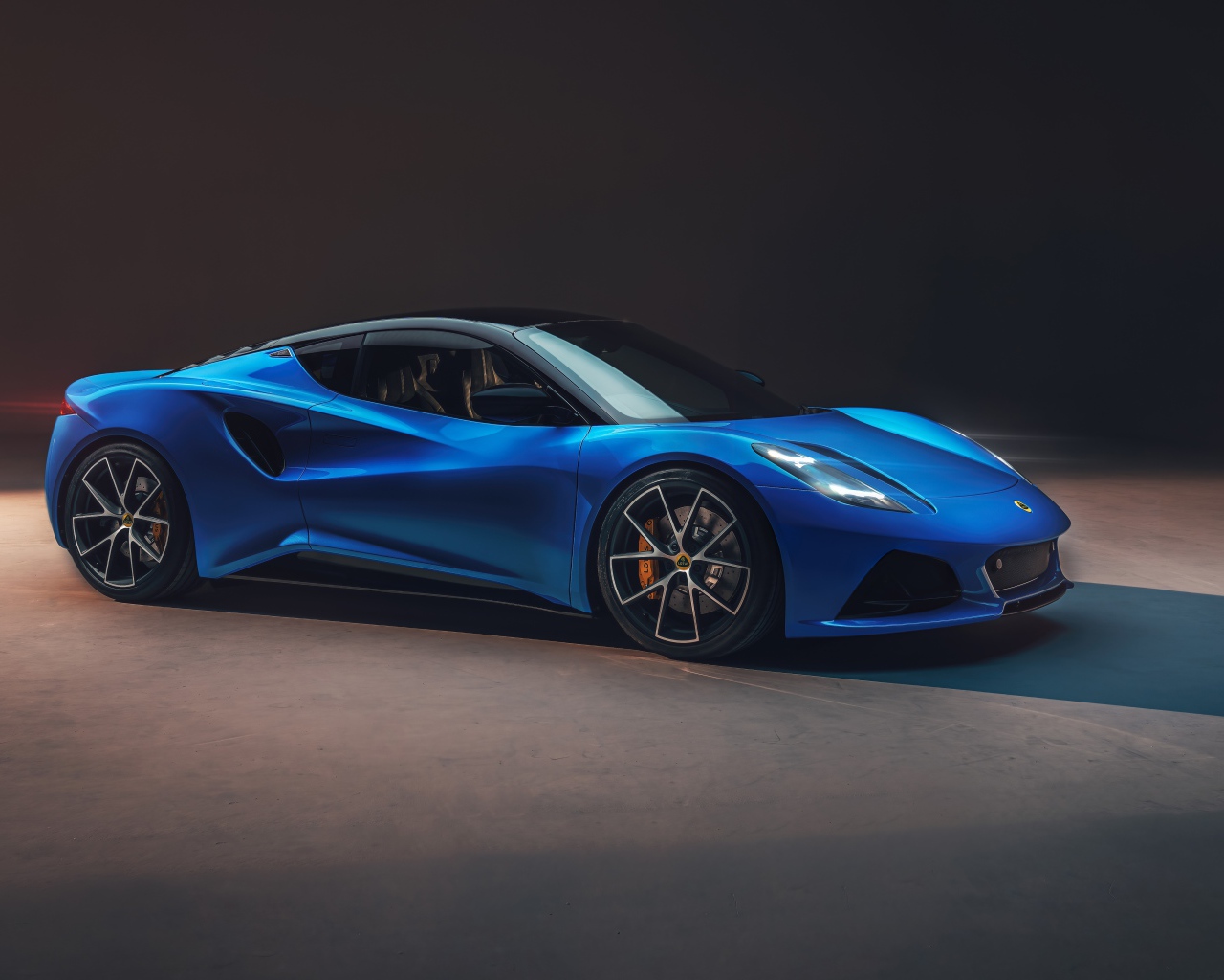 Быстрый автомобиль Lotus Emira First Edition 2021 года