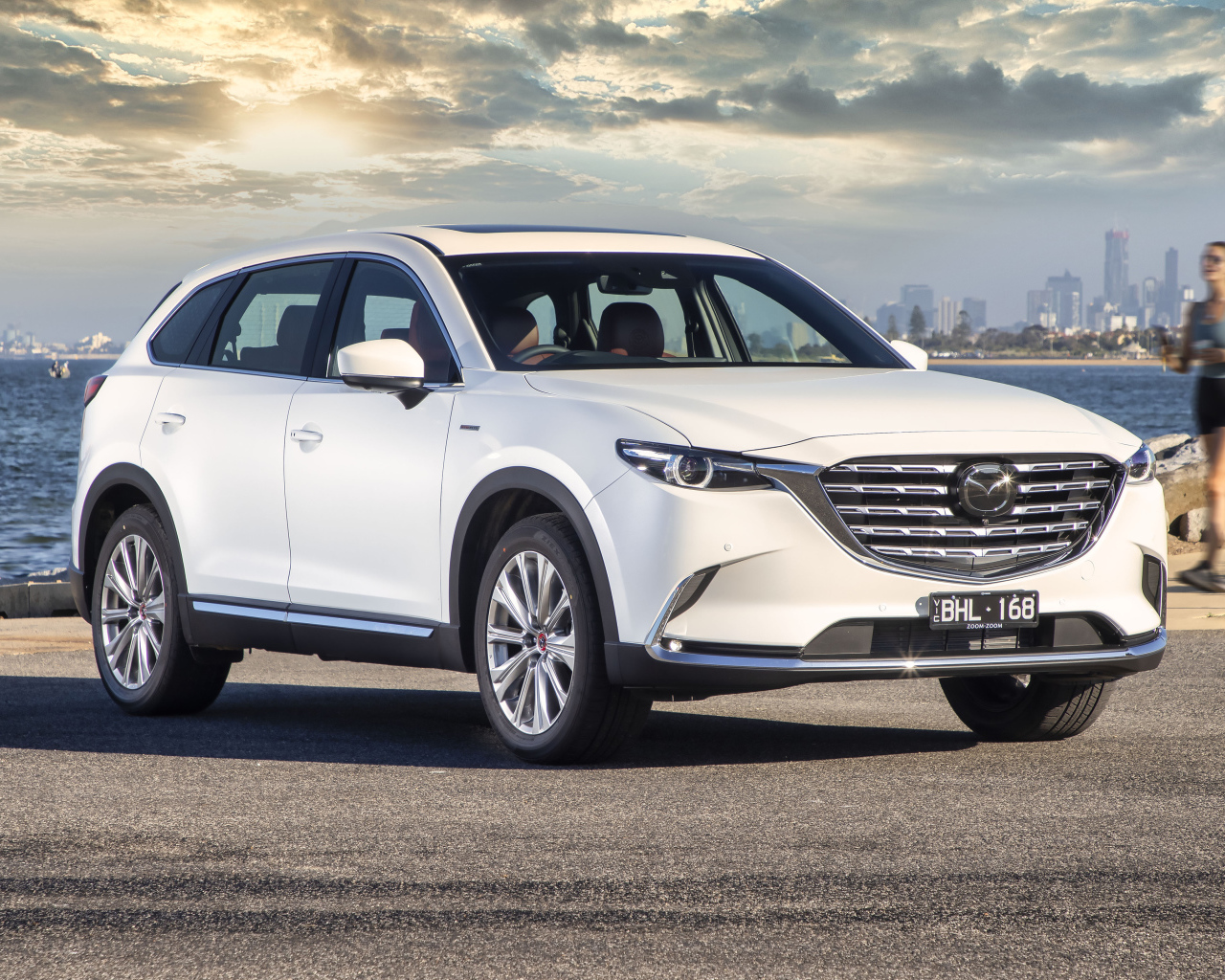 Белый внедорожник Mazda CX-9 100th Anniversary 2021 года