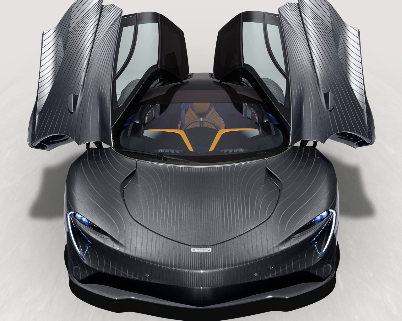 Автомобиль McLaren MSO, 2021 года на белом фоне