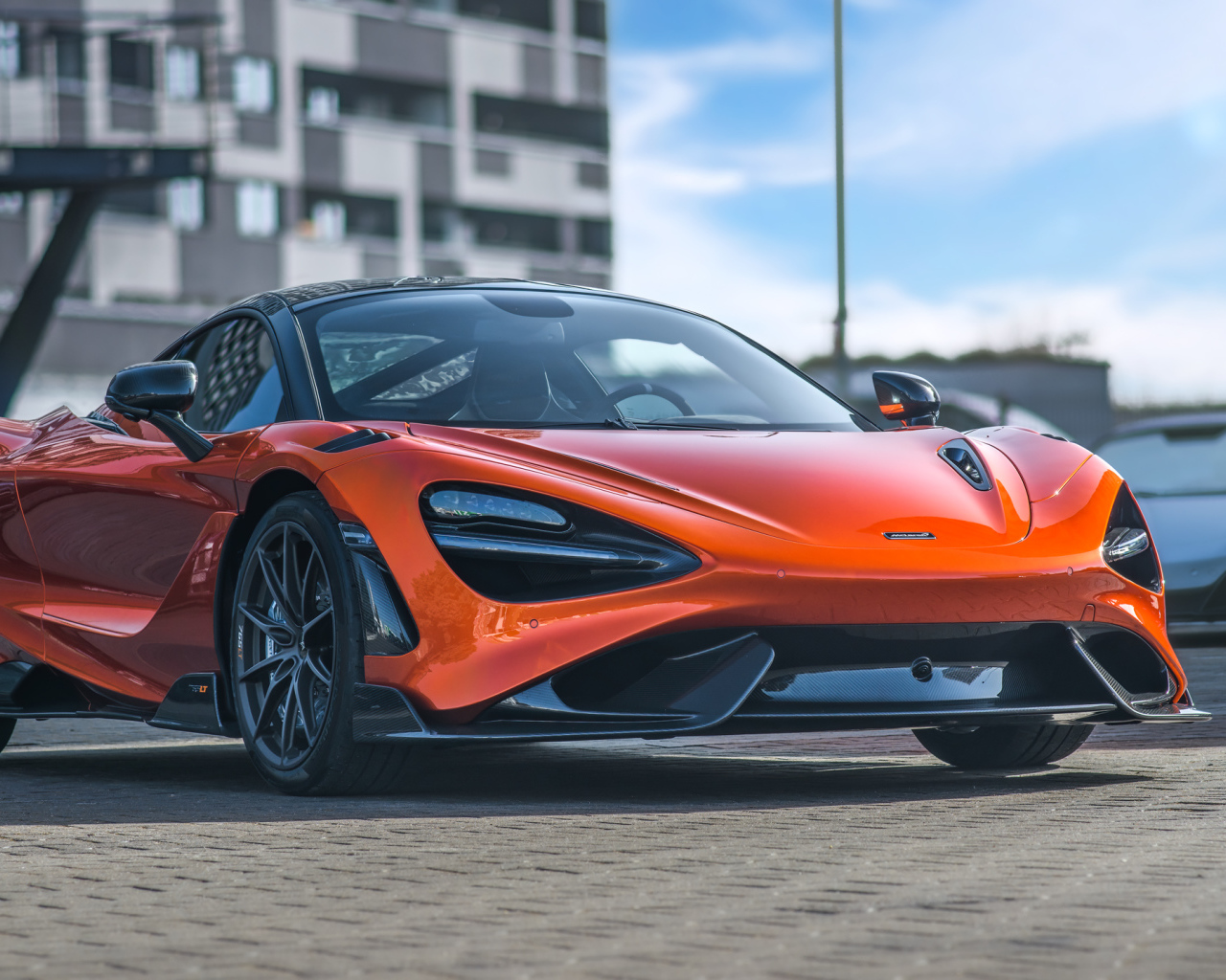 Быстрый McLaren 765LT 2021 года