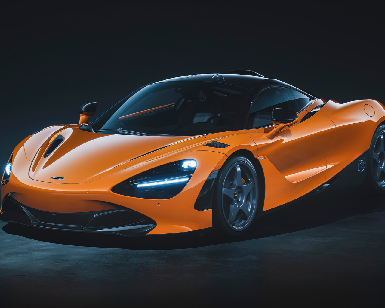Быстрый автомобиль McLaren 720S Le Mans