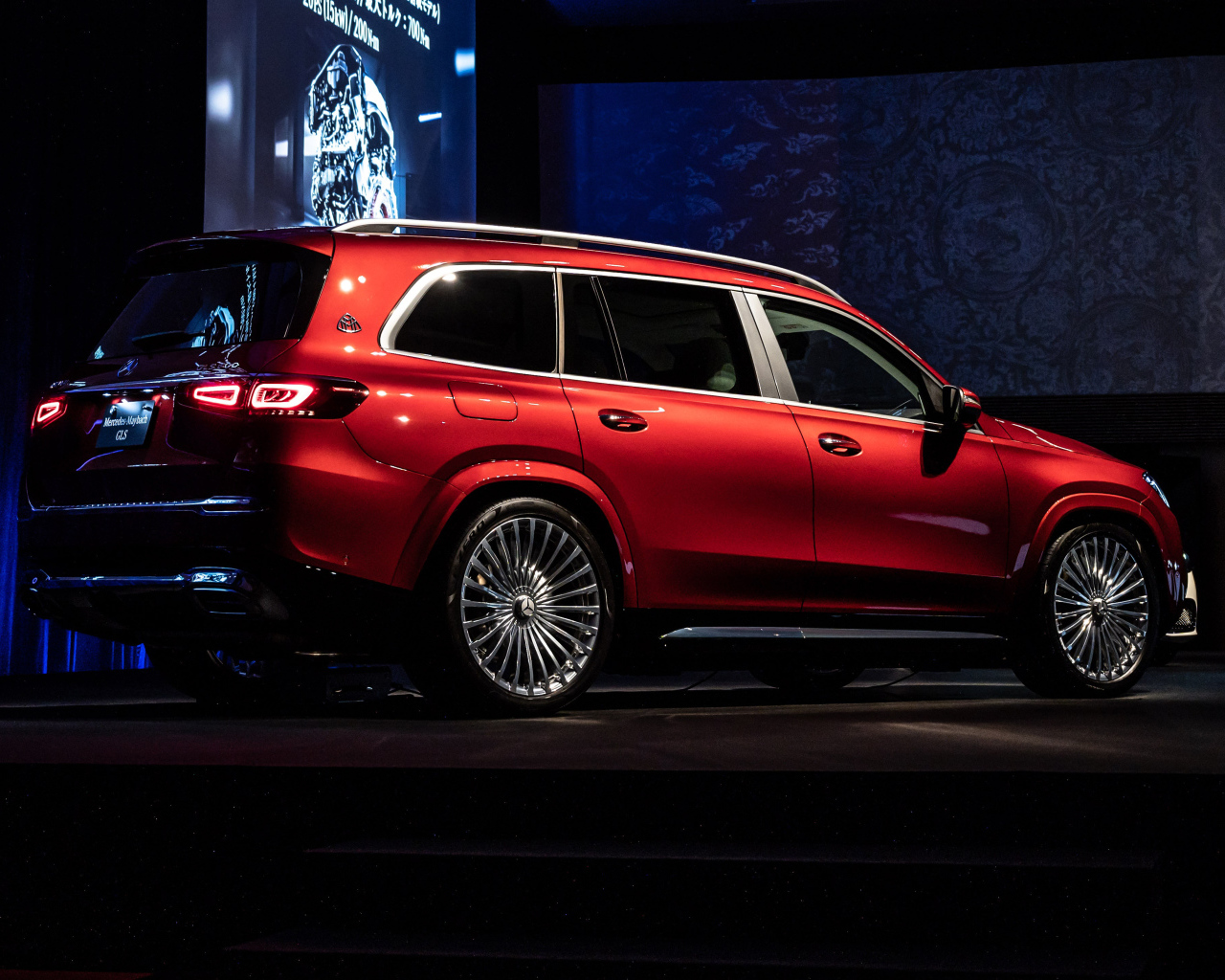 Автомобиль Mercedes-Maybach GLS 600 4MATIC 2021 года вид сзади