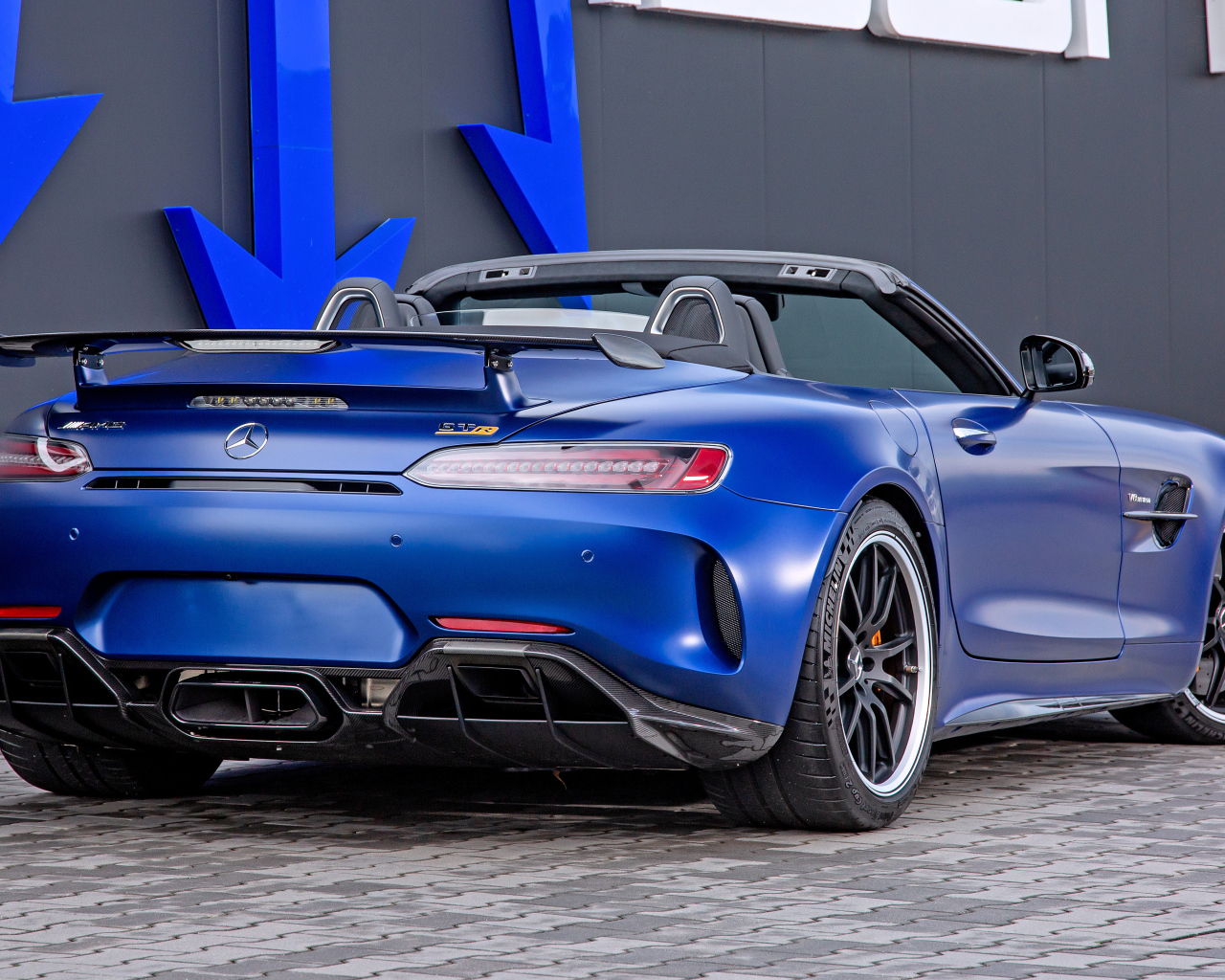 Синий мерседес Posaidon RS 830+ Roadster 2021 года 