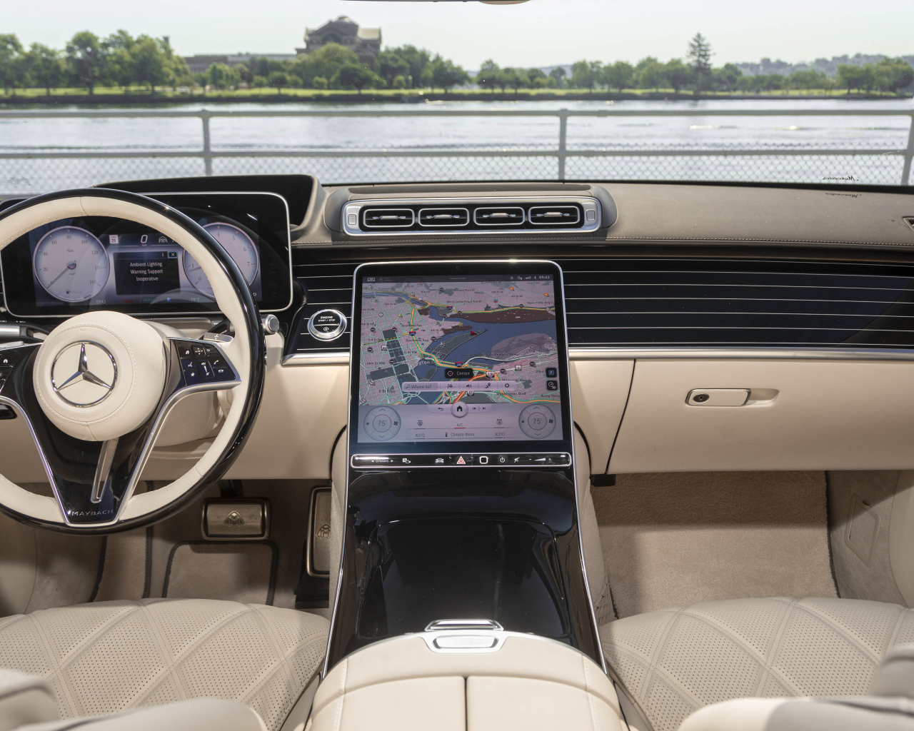 Бежевый салон автомобиля Mercedes-Maybach S 580 4MATIC, 2022 года