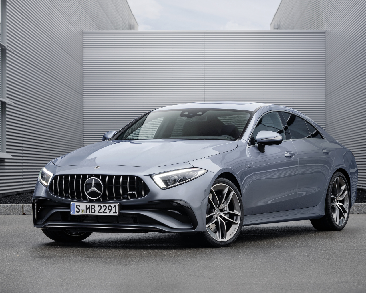Стильный автомобиль Mercedes-AMG CLS 53 4MATIC+ 2021  года