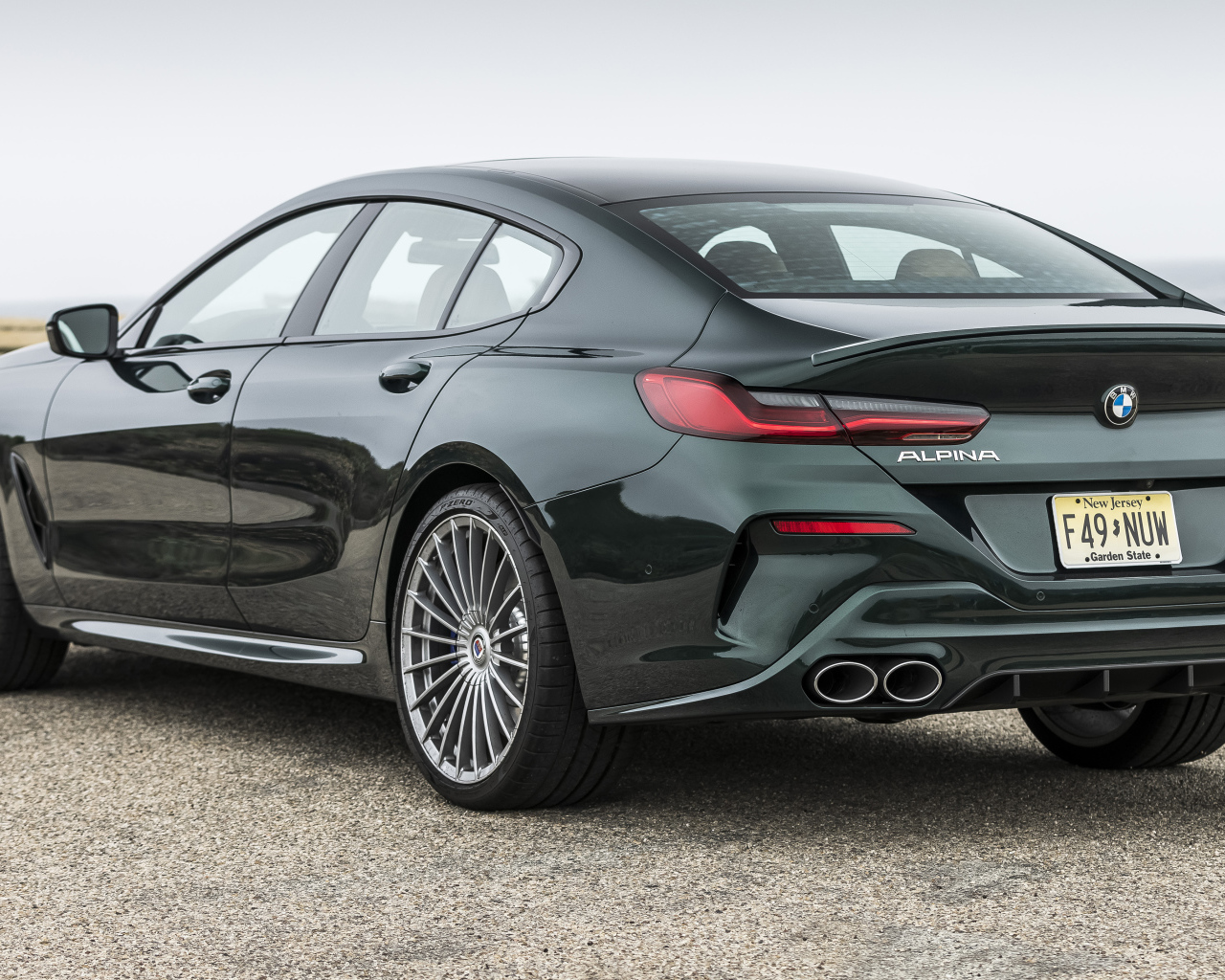 Черный автомобиль Alpina B8 Gran Coupé, 2022 года вид сзади