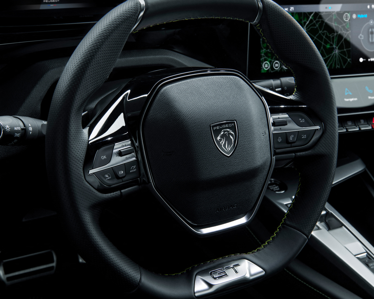Черный кожаный руль автомобиля Peugeot 308, 2021 года
