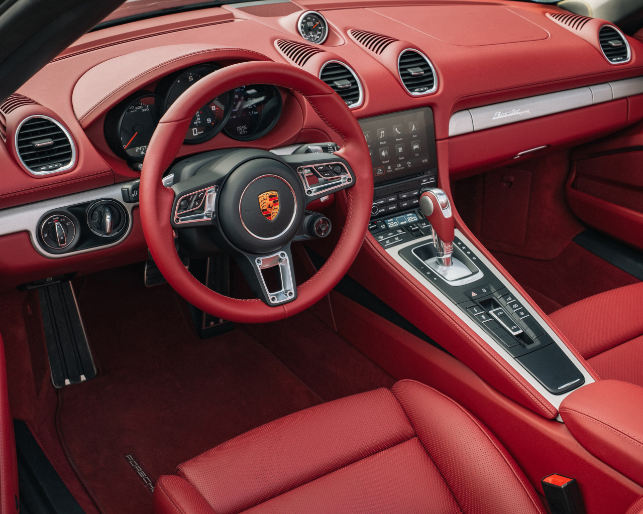 Красный кожаный салон автомобиля Porsche Boxster 25 Jahre 2021 года