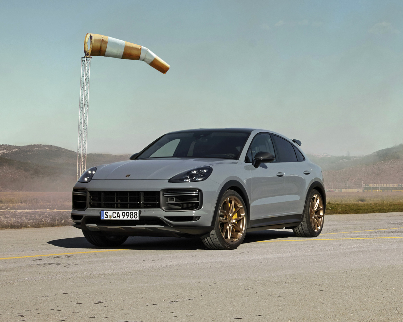 Автомобиль Porsche Cayenne Turbo GT 2021 года
