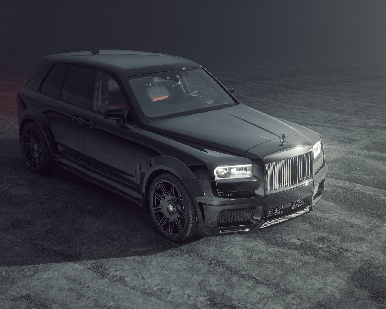 Внедорожник  Rolls-Royce Cullinan Black Badge 2021 года