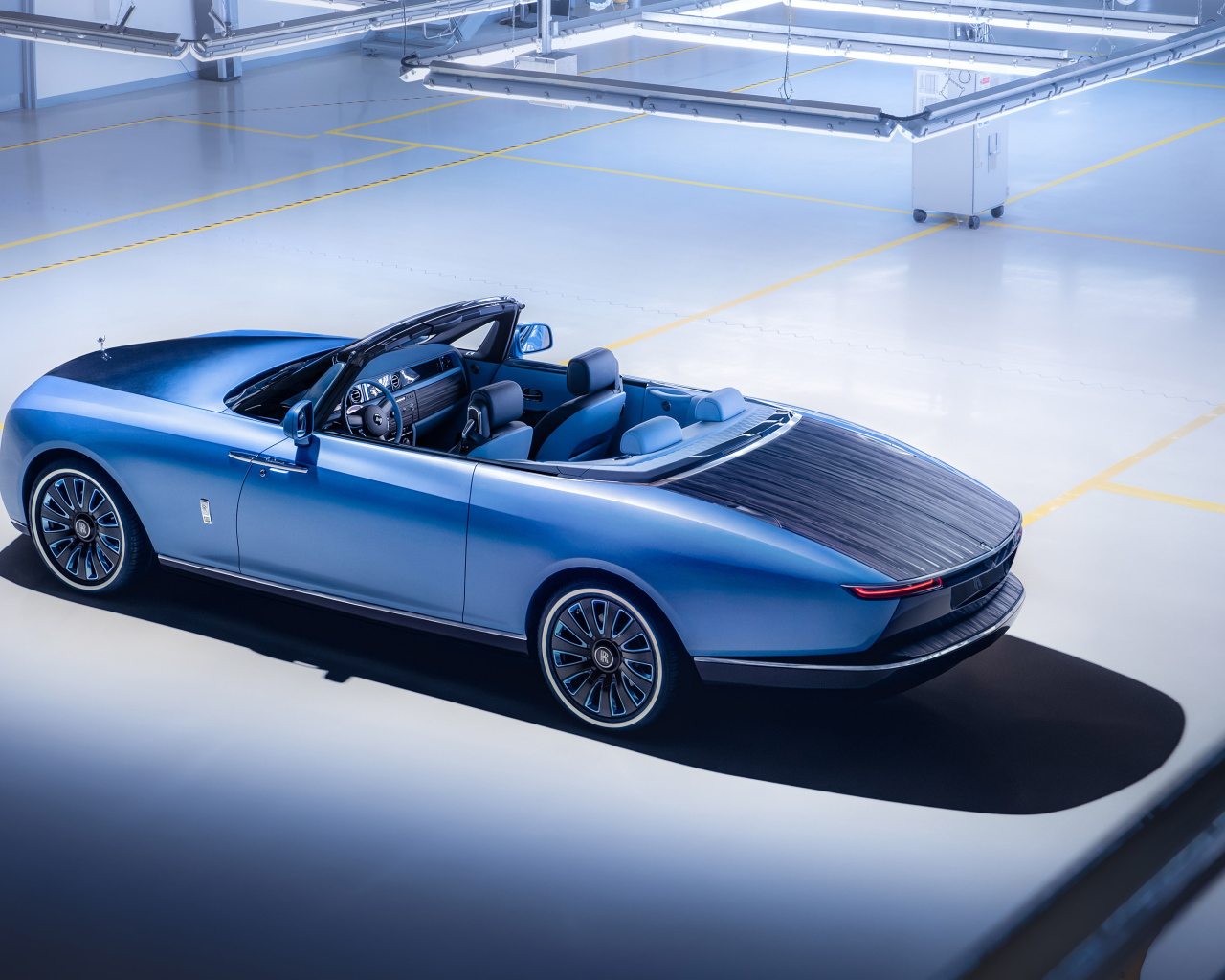 Кабриолет Rolls-Royce Boat Tail вид сзади