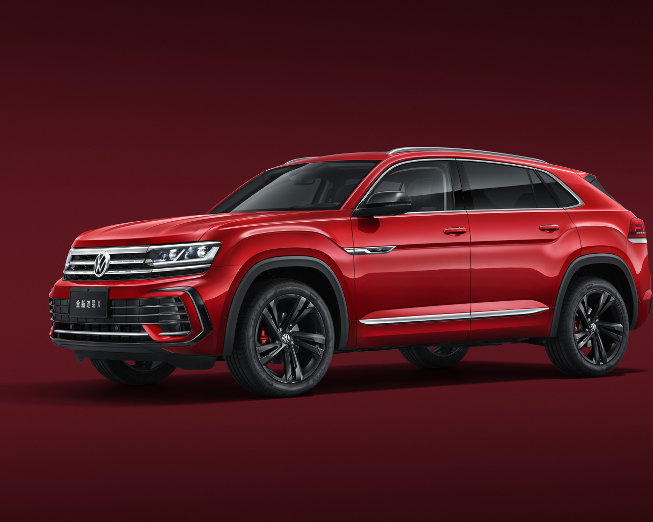 Красный внедорожник Volkswagen Teramont X 2021 года