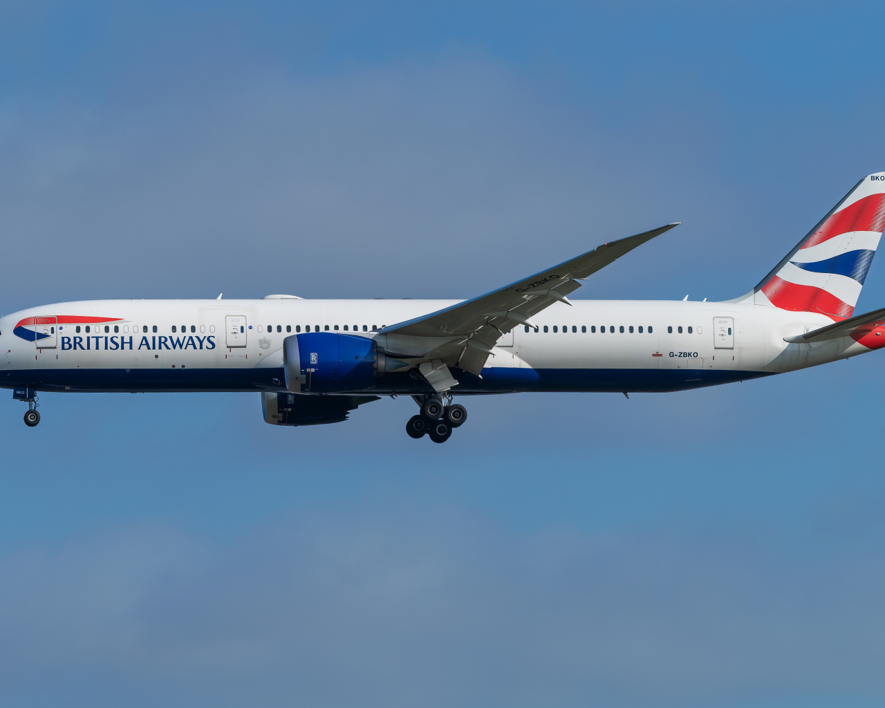 Пассажирский Boeing 787-9  авиакомпании  British Airways в небе 