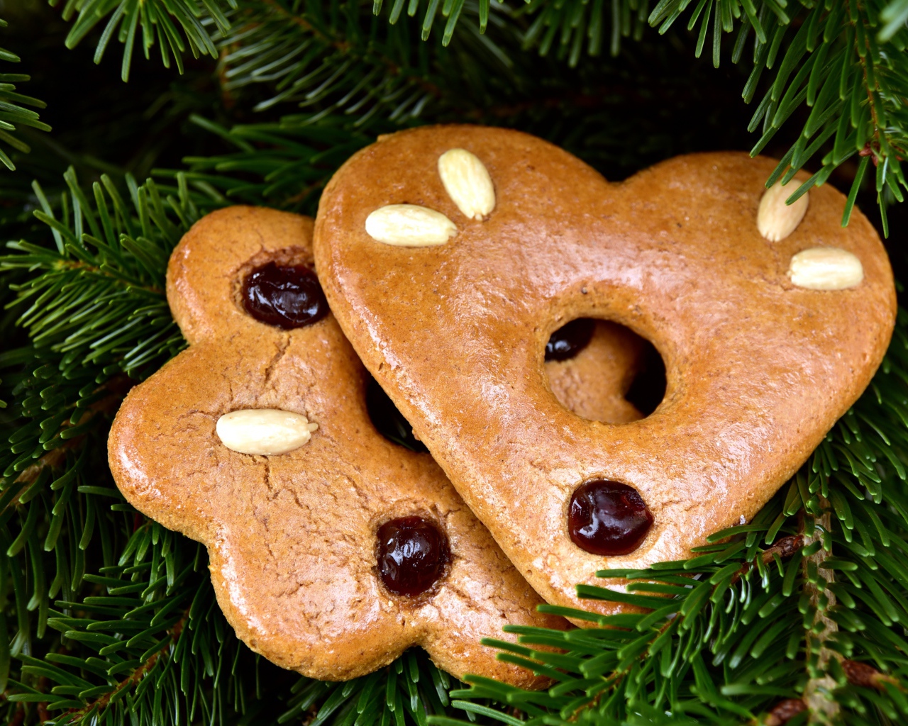 Аппетитное печенье с еловыми ветками