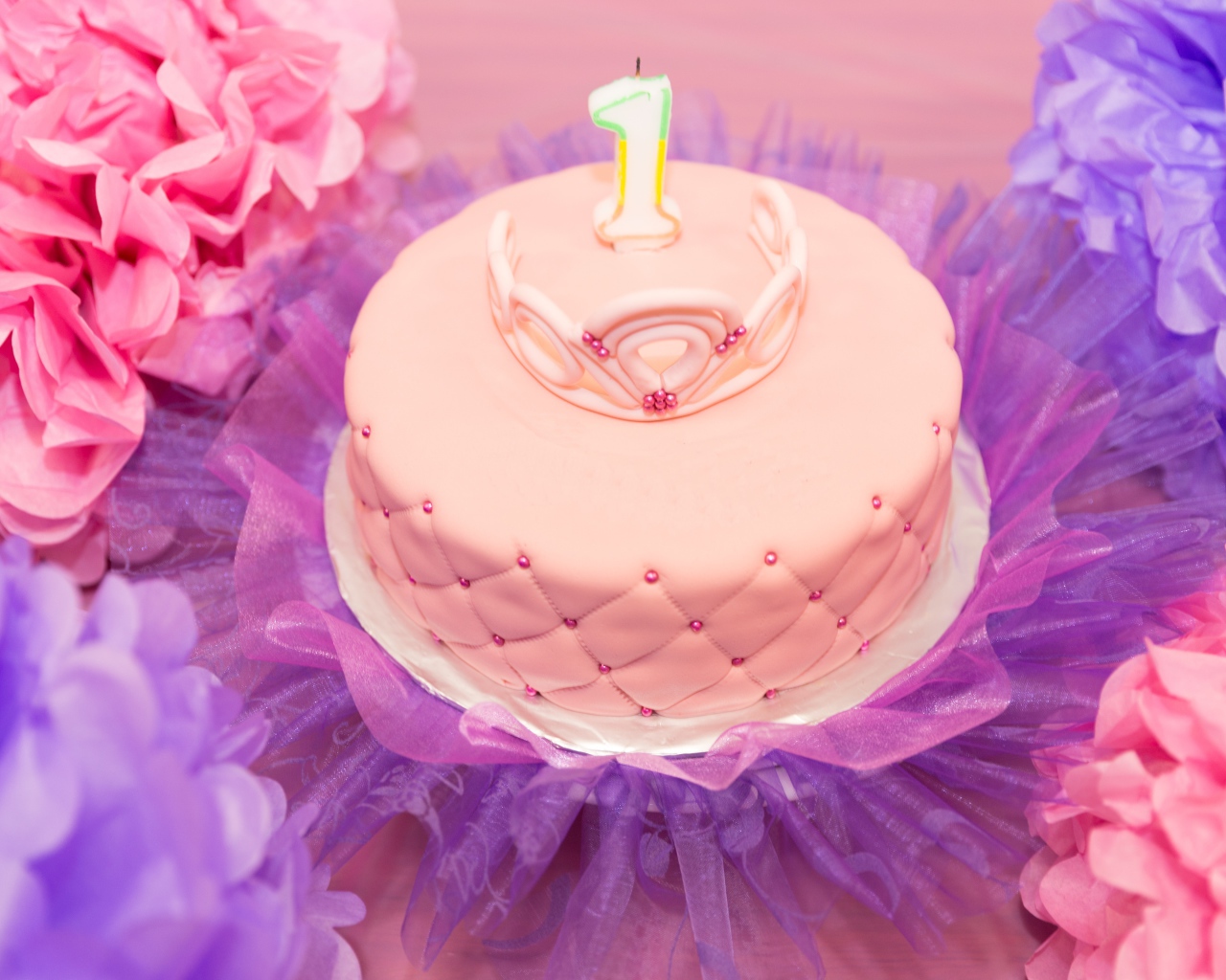 Красивый розовый торт на день рождения 1 год