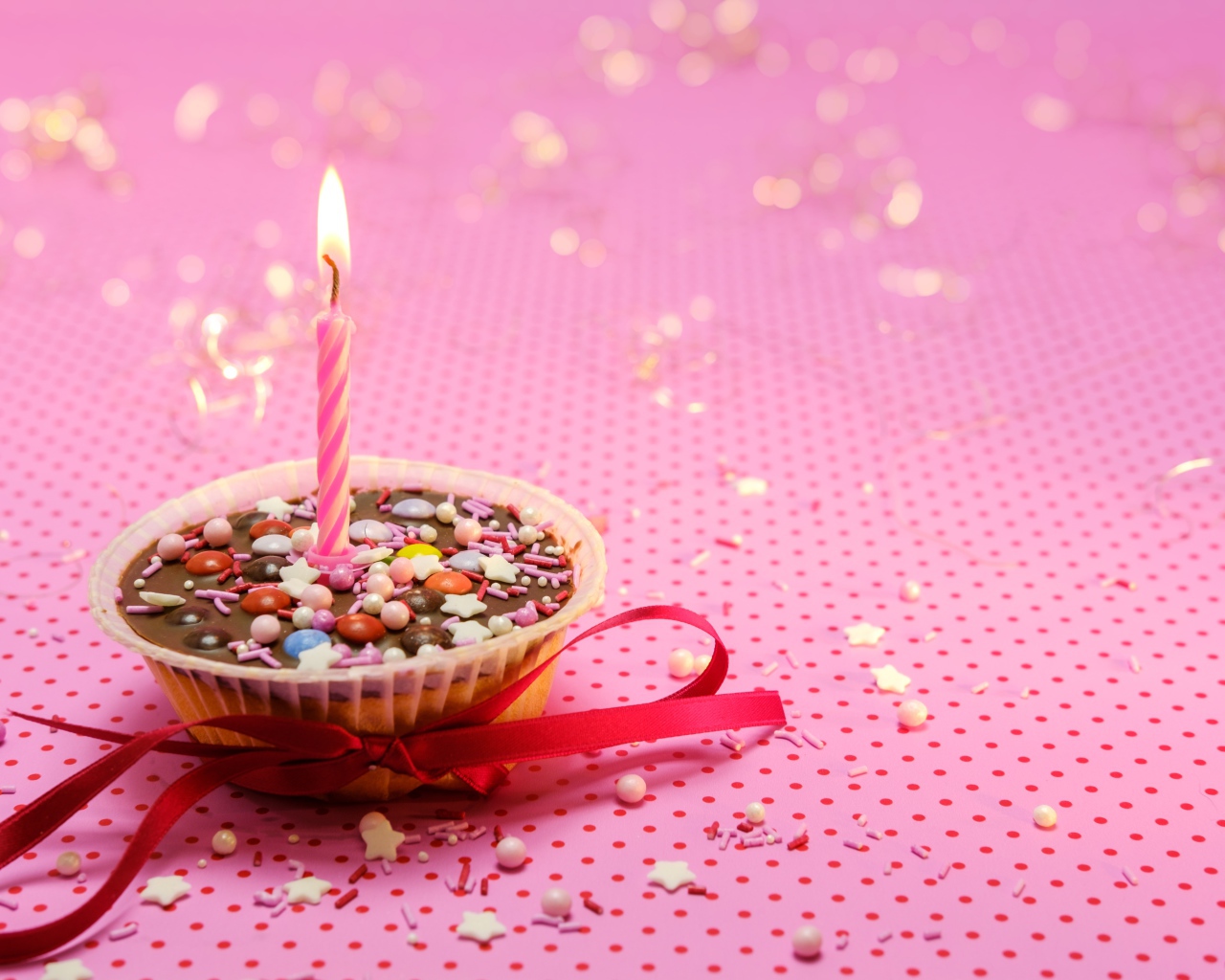 Пирожное с одной свечкой