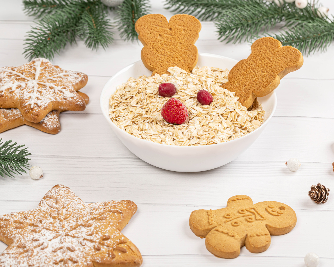 Овсяные хлопья  с печеньем на столе с еловой веткой