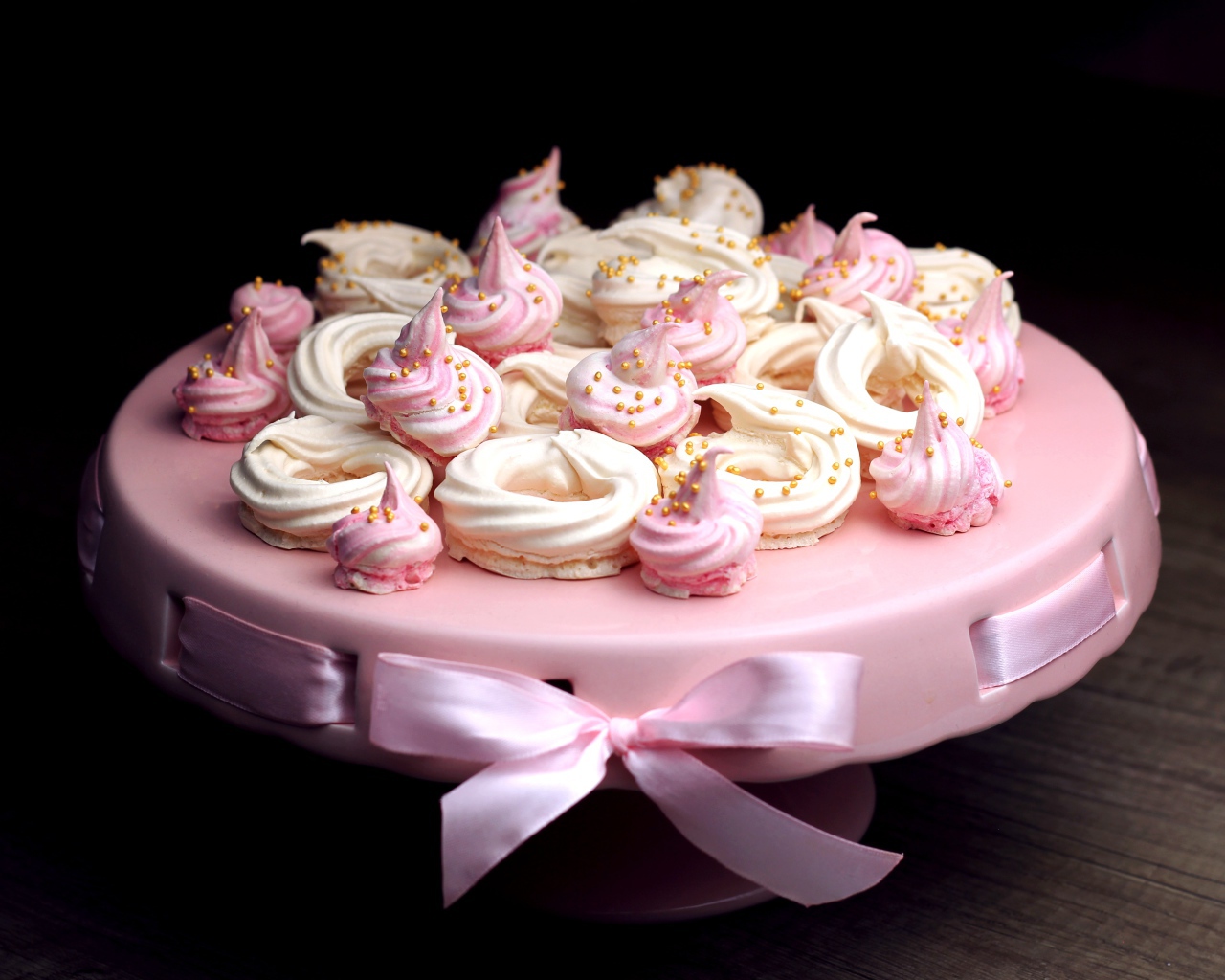 Розовая подставка для зефира с розовой лентой