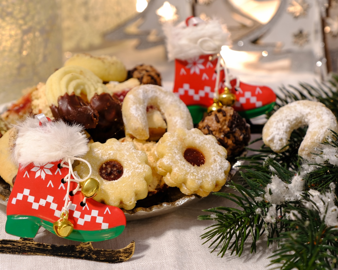 Песочное печенье и украшения к празднику 