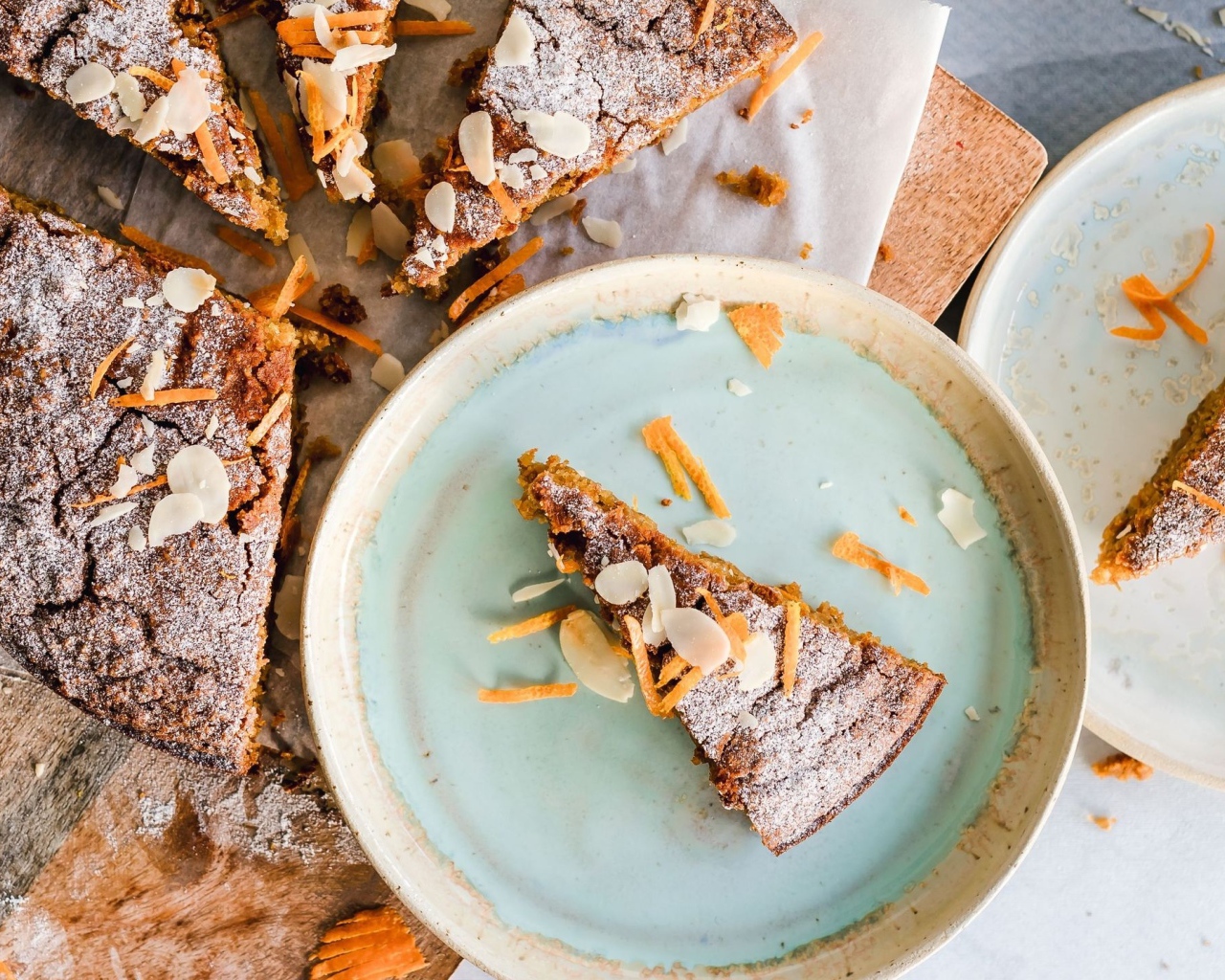 Сладкий пирог нарезанный на куски