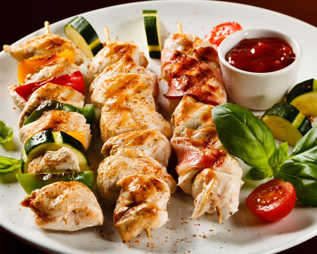Appetizing chicken kebab with zucchini on a plate