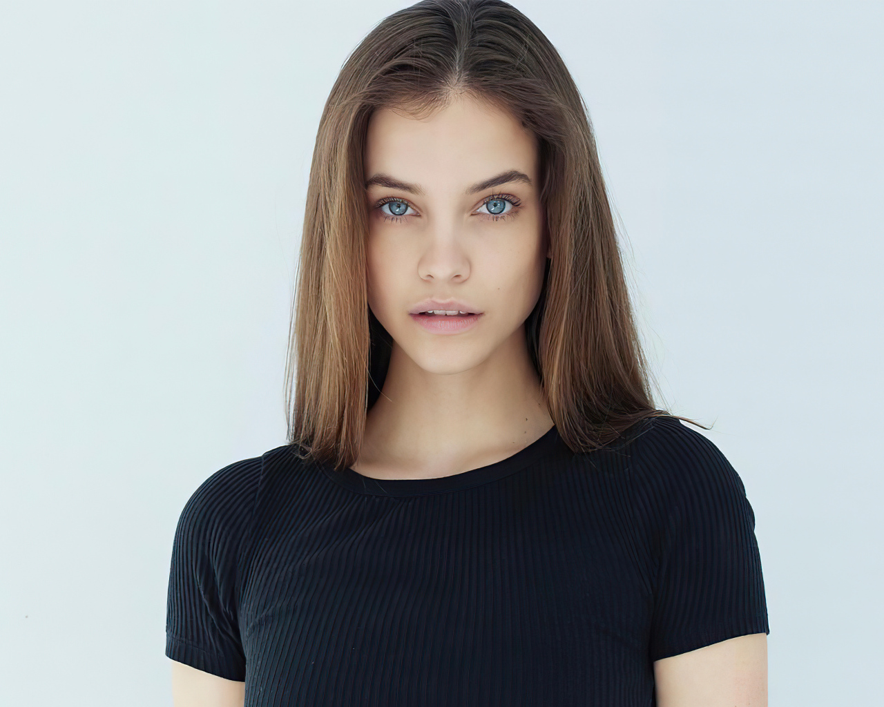 Blue-eyed popular model Barbara Palvin