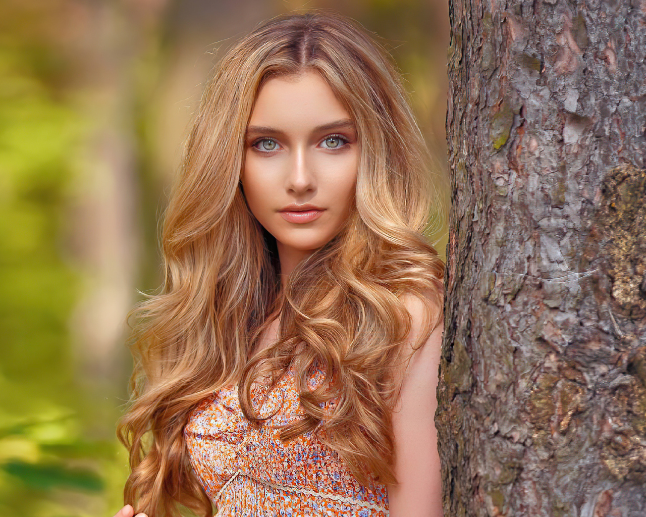 Молодая девушка модель Александра Ленарчук