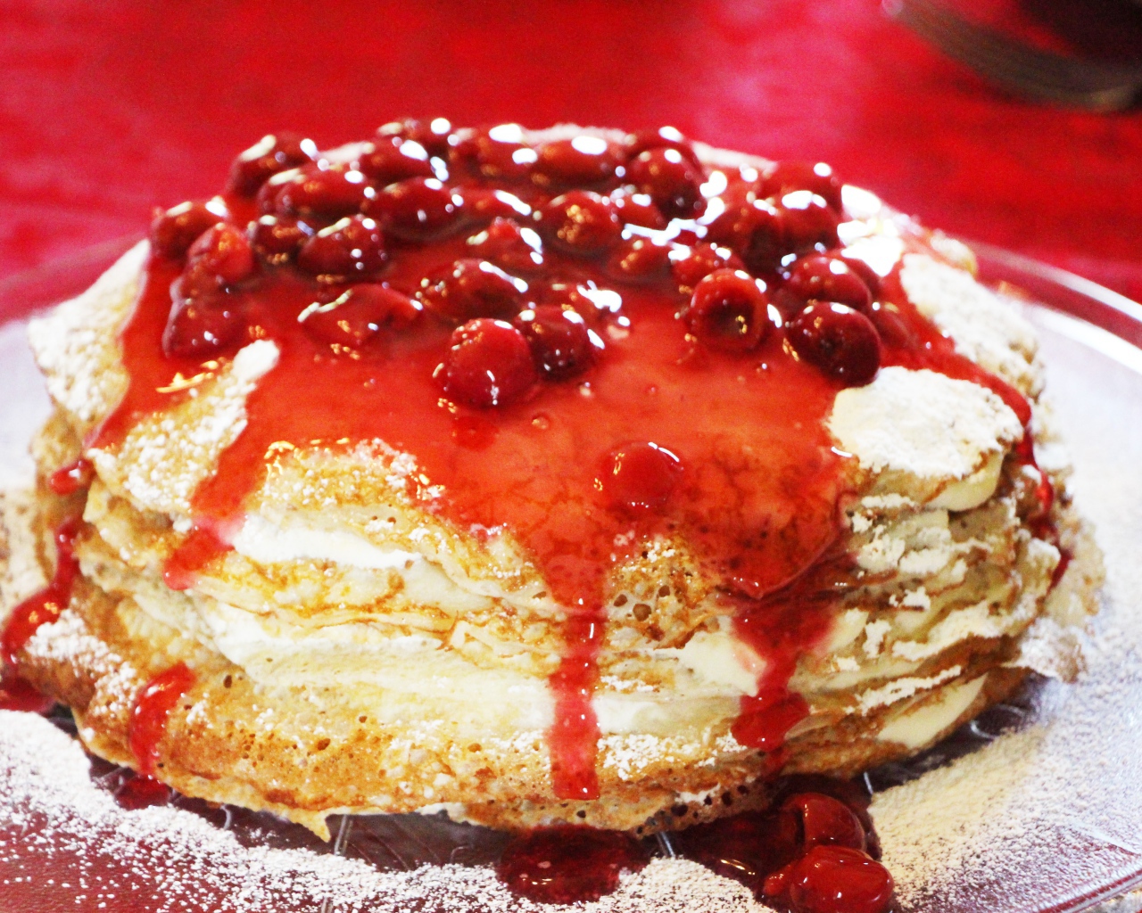 Блинный торт с вишней на праздник Масленица 2021