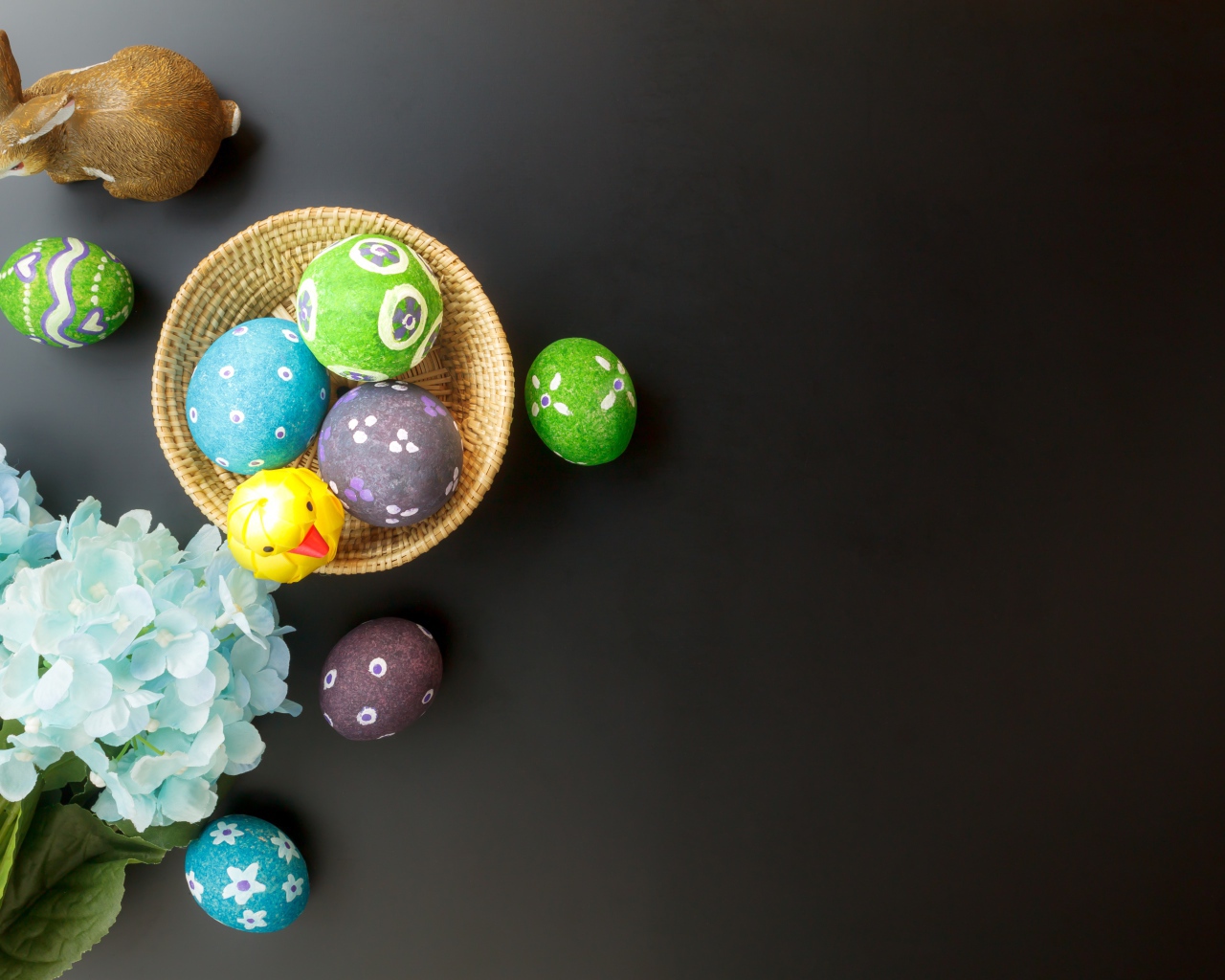 Разноцветные яйца с цветами гортензии шаблон для открытки