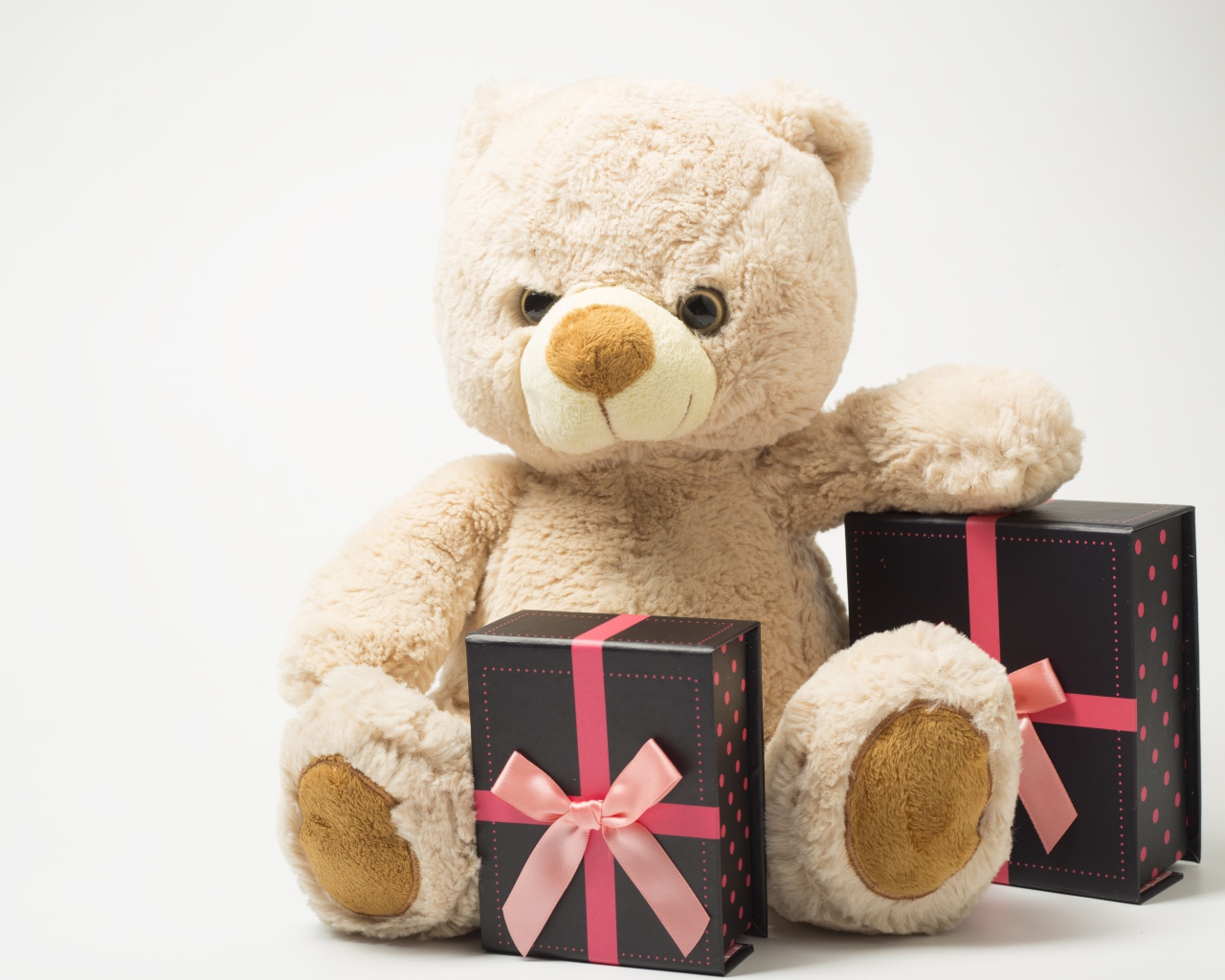 Плюшевый медведь и подарки на 8 марта для любимой