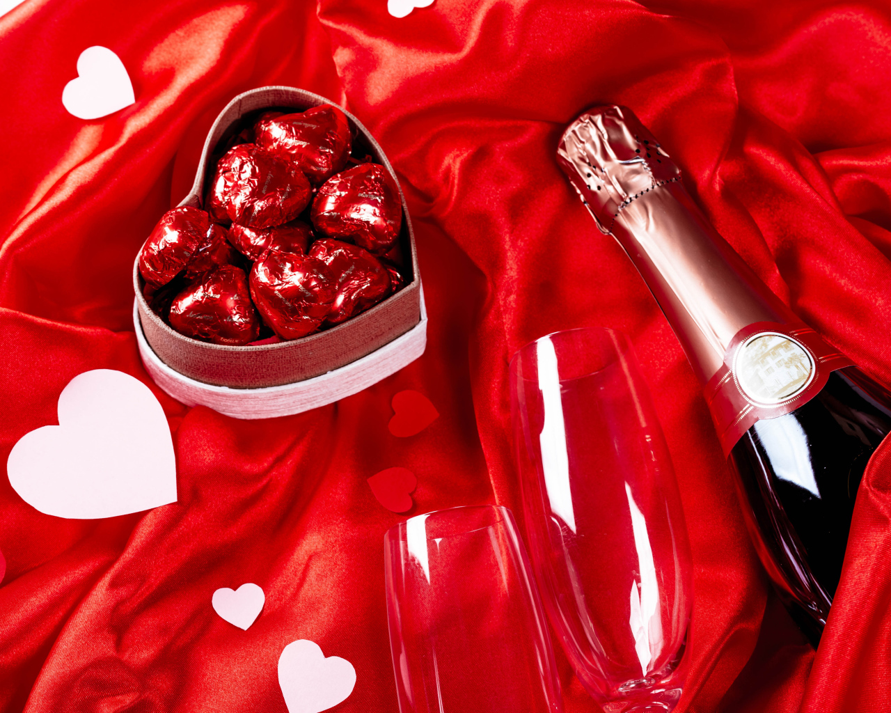 A bottle of champagne and a gift for your beloved on Valentine's Day
