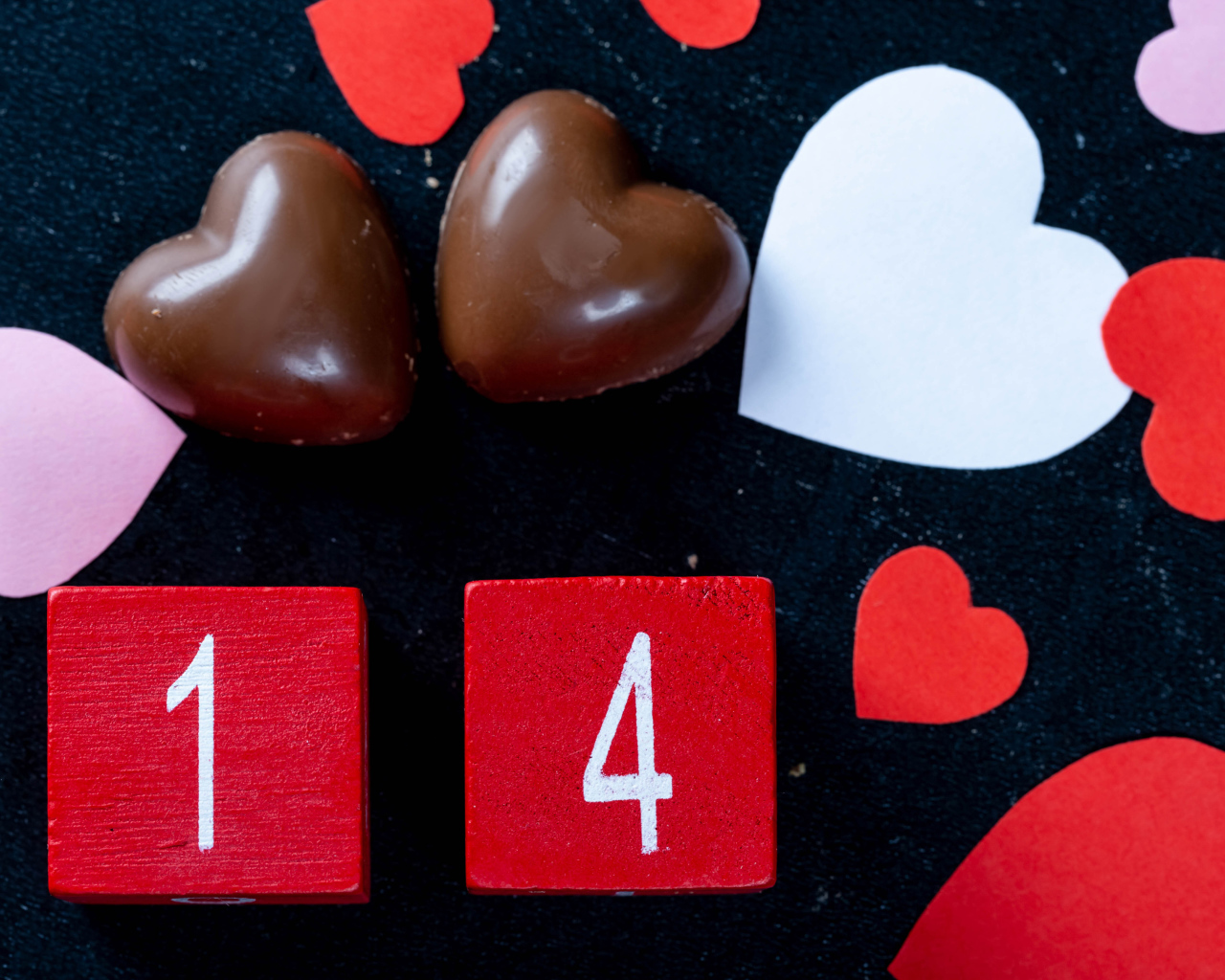 Кубики и шоколадные конфеты на 14 февраля День Святого Валентина 