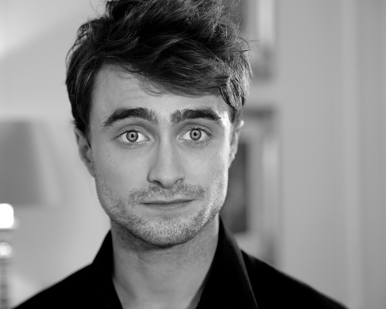 Актер Дэниел Рэдклифф черно-белое фото