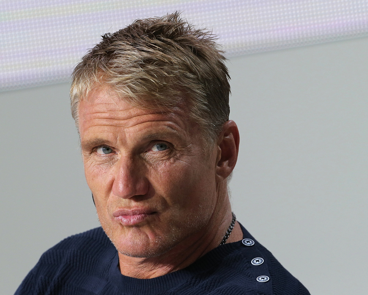 Актер Дольф Лундгрен крупным планом