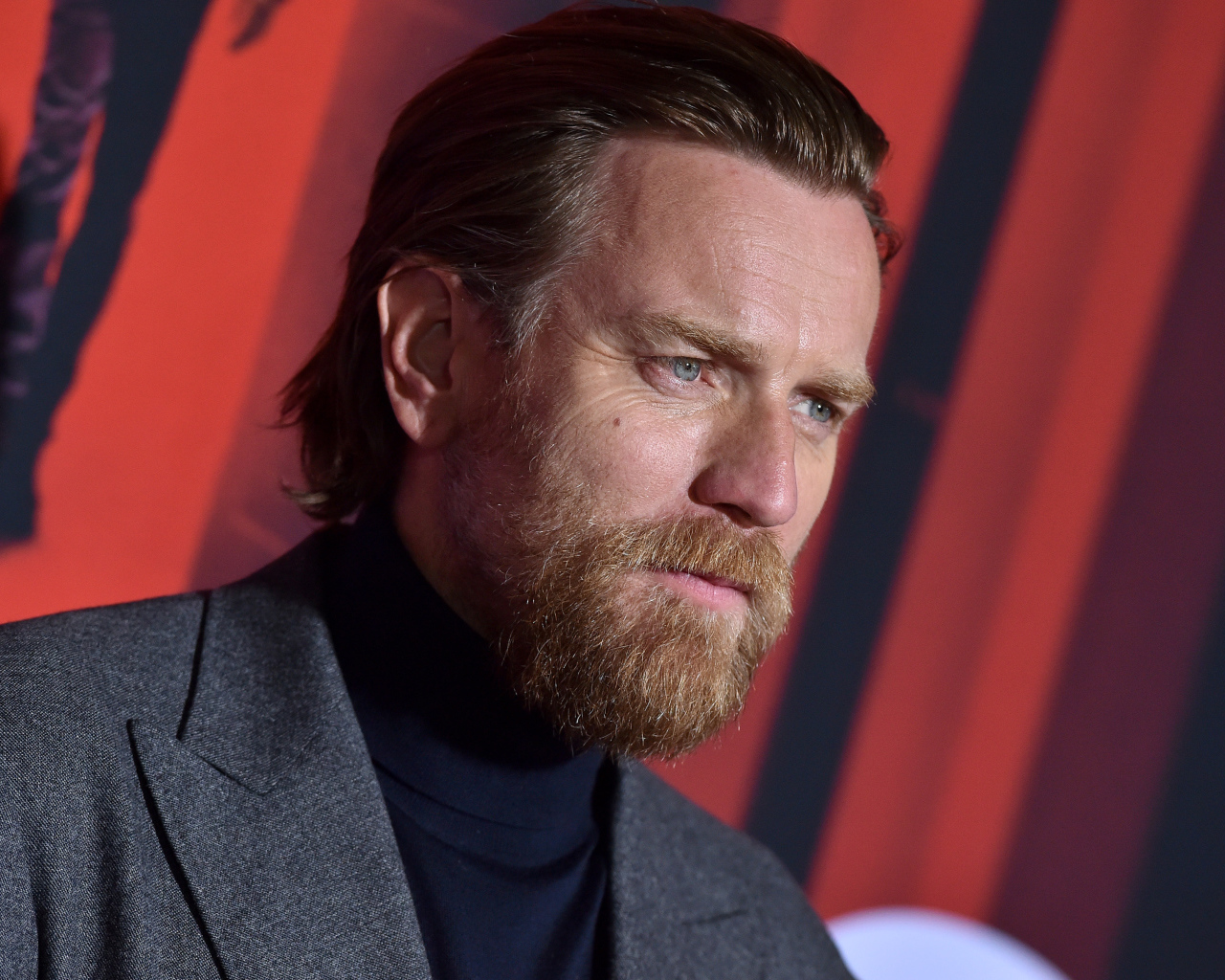 Актер Юэн Макгрегор с бородой