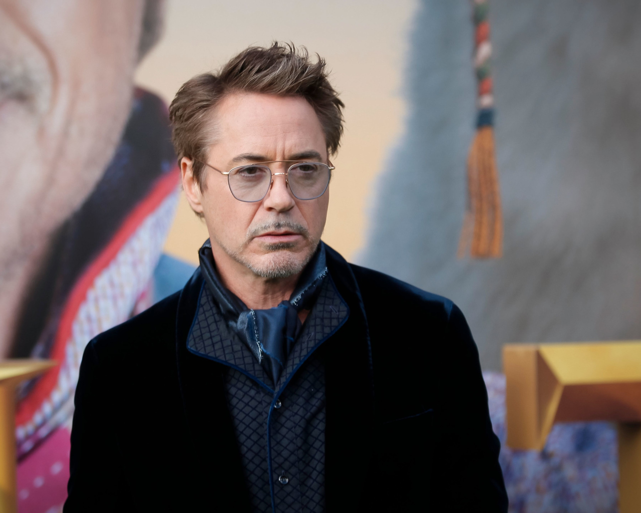 Актер Роберт Дауни-младший в очках