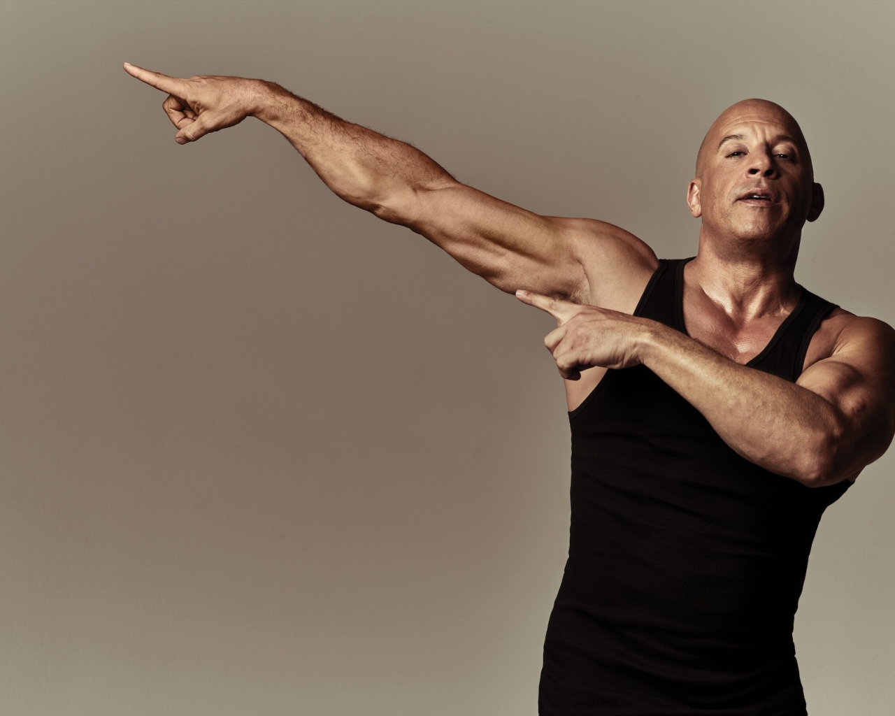 Актер Вин Дизель в черной майке