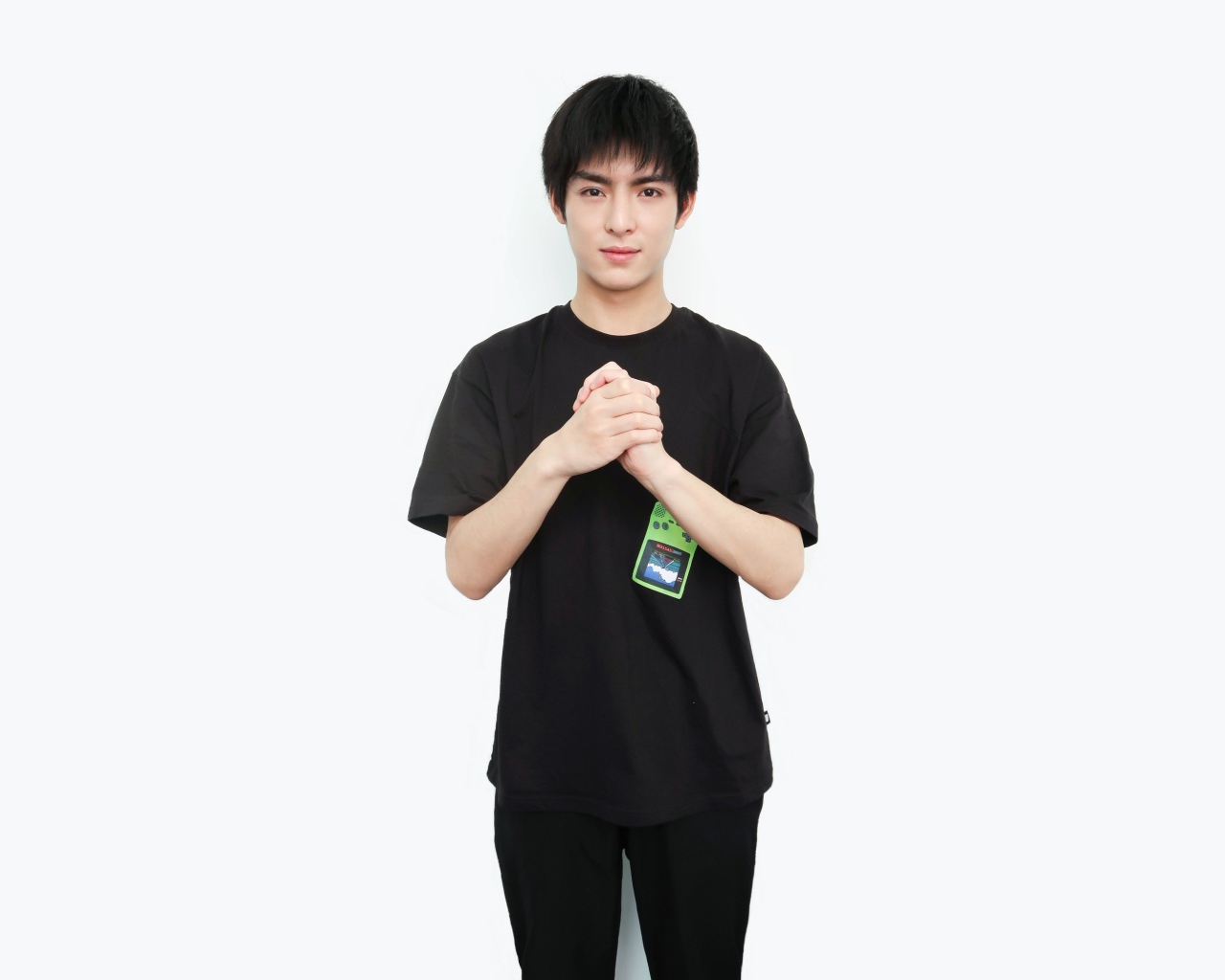 Актер Ван Хао Сюань на белом фоне