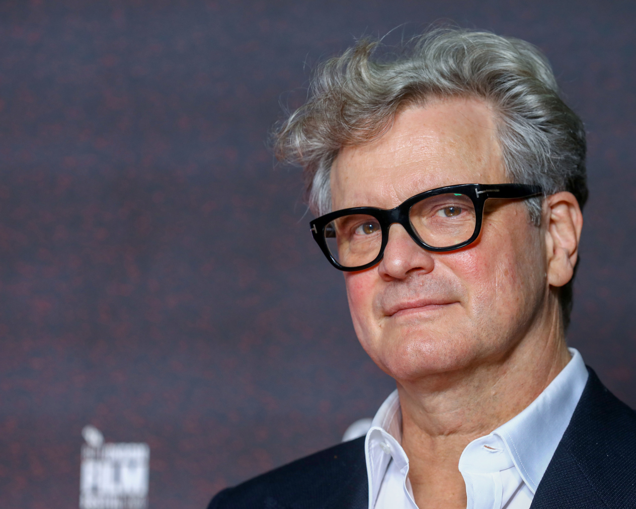 Британский актер Колин Ферт в очках