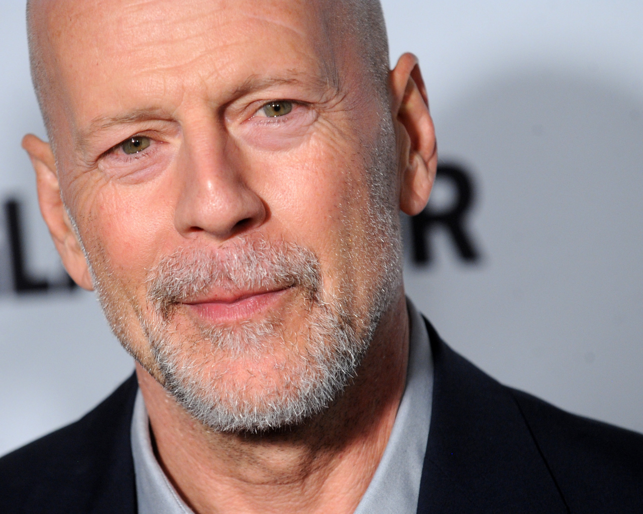 Красивый мужчина, актер Брюс Уиллис