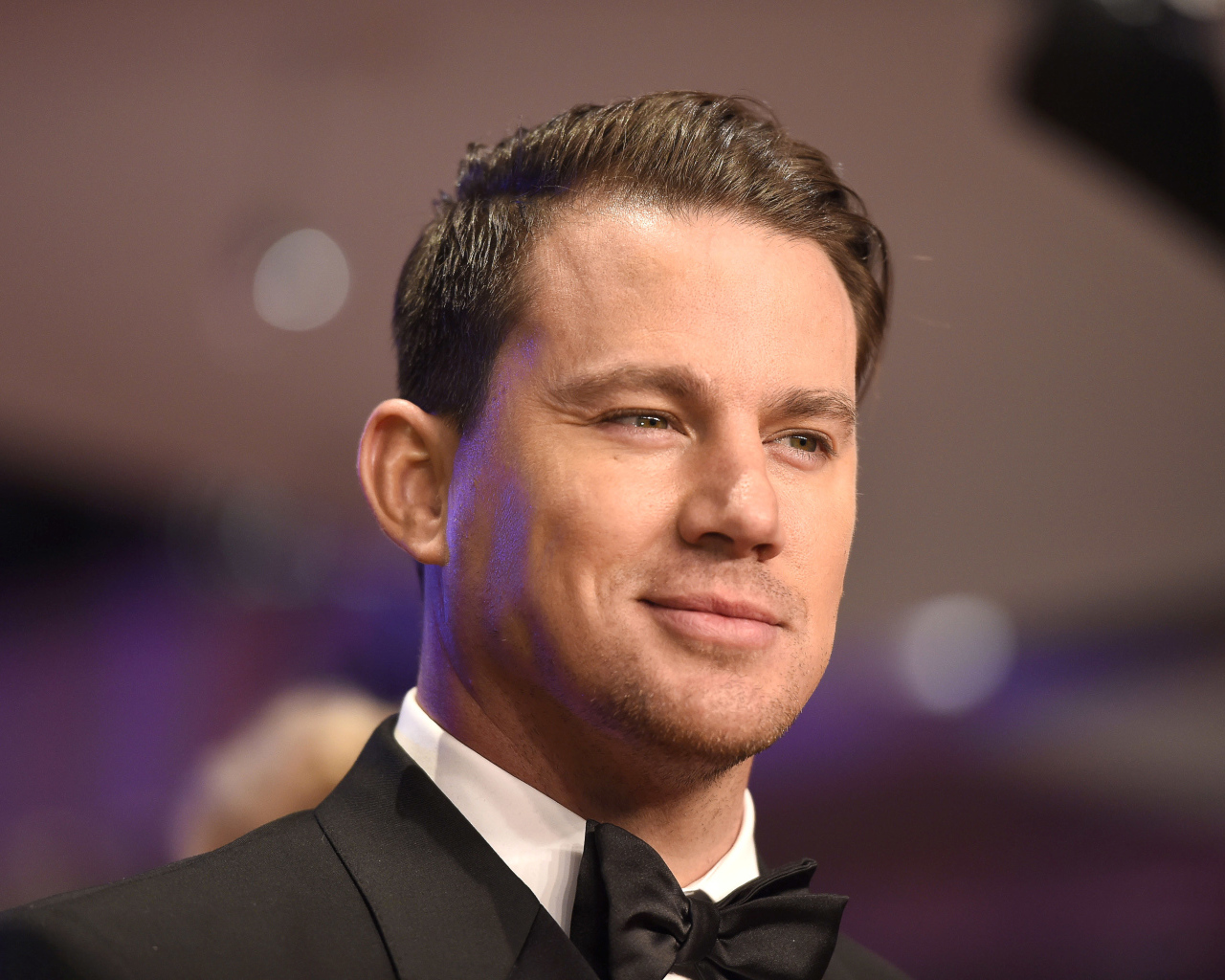 Красивый мужчина, актер Ченнинг Татум лицо крупным планом