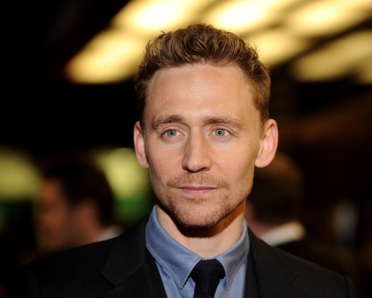 Красивый мужчина, актер Том Хиддлстон