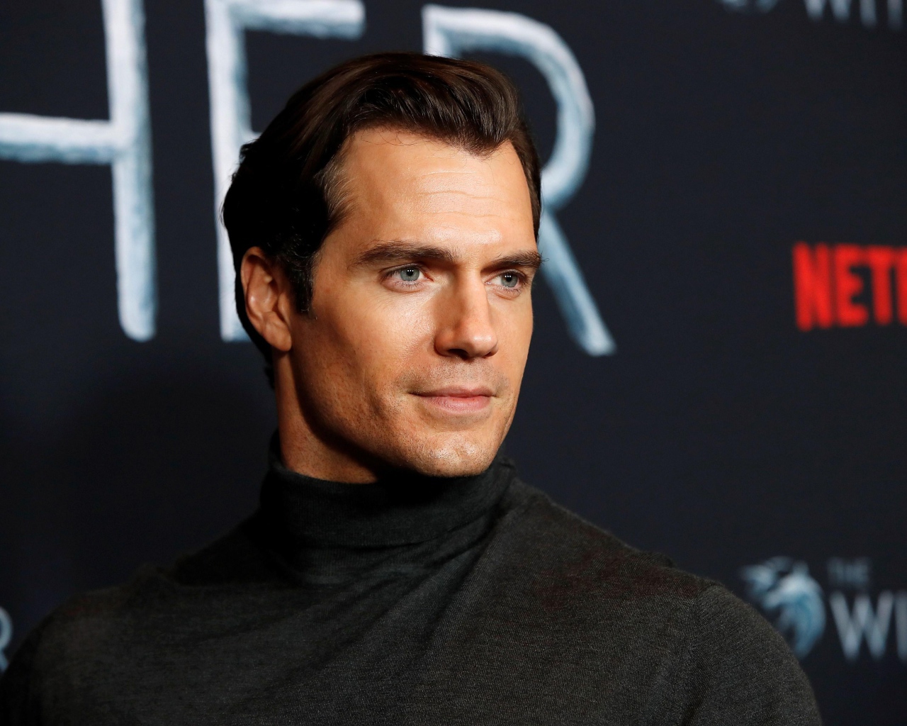 Красивый популярный актер Генри Кавилл